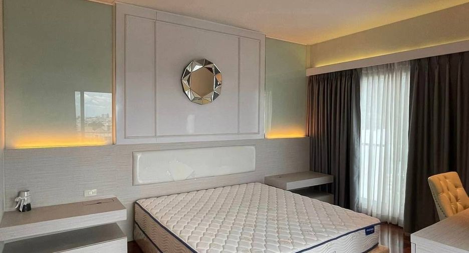 For rent 2 bedrooms condo in Watthana, Bangkok