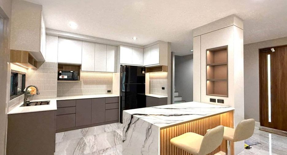 Condo en alquiler de 4 habitaciones en Prawet, Bangkok