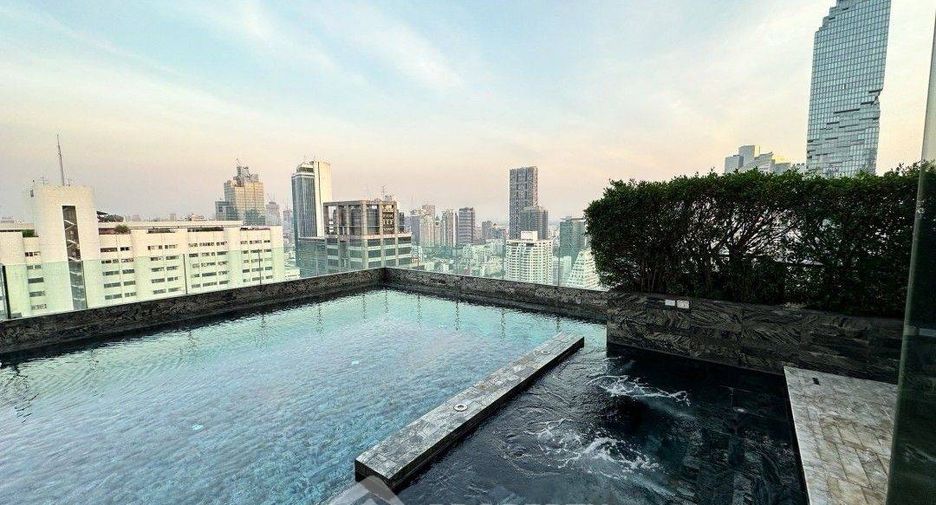 For rent 2 bedrooms condo in Bang Rak, Bangkok