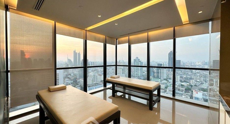For rent 2 bedrooms condo in Bang Rak, Bangkok