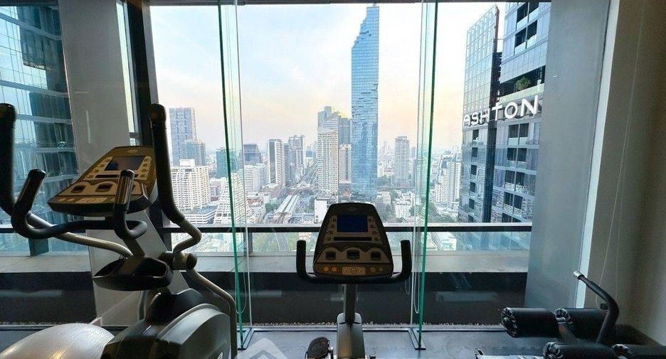 For rent 2 bedrooms condo in Bang Rak, Bangkok