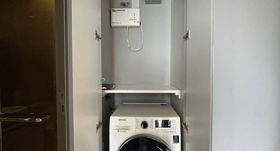 For rent 2 bedrooms condo in Bang Rak, Bangkok