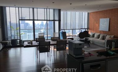 For rent 4 bedrooms condo in Khlong Toei, Bangkok