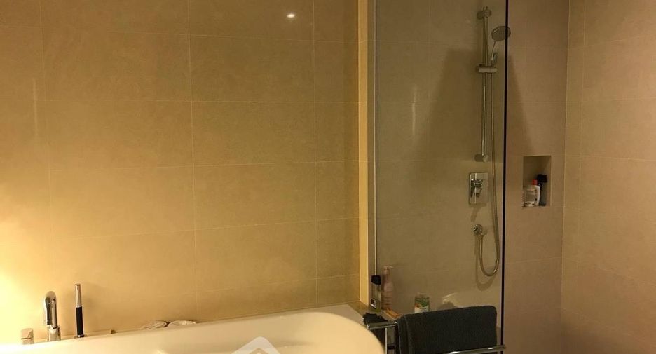 For rent 4 bedrooms condo in Khlong Toei, Bangkok
