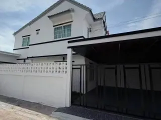 出售 3 卧室 联排别墅 在 Bang Lamung, Chon Buri