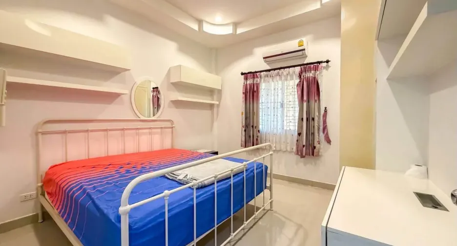 Casa en alquiler de 4 habitaciones en Bang Lamung, Chonburi