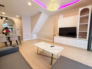 Casa adosada en alquiler de 3 habitaciones en Bang Lamung, Chonburi