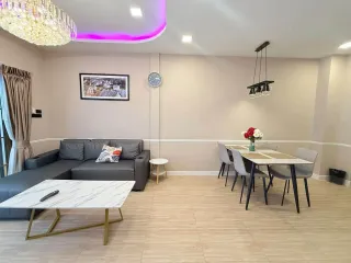 Casa adosada en alquiler de 3 habitaciones en Bang Lamung, Chonburi