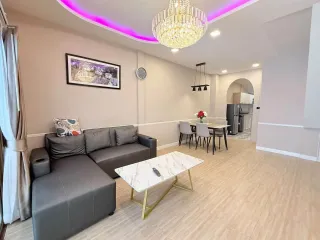 Casa adosada en alquiler de 3 habitaciones en Bang Lamung, Chonburi