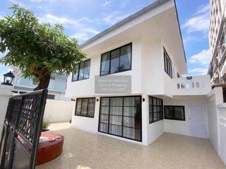 Haus zur Miete mit 5 Zimmer in Huai Khwang, Bangkok