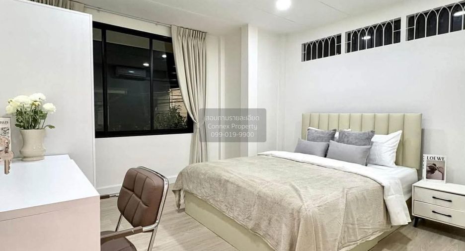 Haus zur Miete mit 5 Zimmer in Huai Khwang, Bangkok