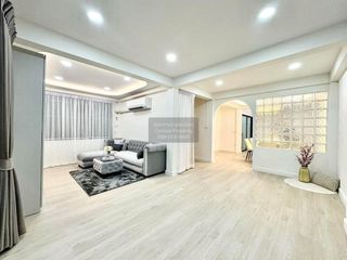 Haus zur Miete mit 5 Zimmer in Huai Khwang, Bangkok