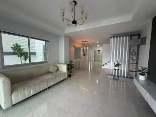 出售 2 卧室 联排别墅 在 Bang Lamung, Chon Buri