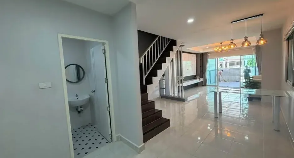 出售 2 卧室 联排别墅 在 Bang Lamung, Chon Buri