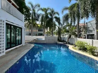 Haus zur Miete mit 4 Zimmer in Bang Lamung, Chonburi