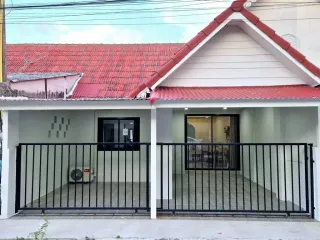 出售 2 卧室 联排别墅 在 Bang Lamung, Chon Buri