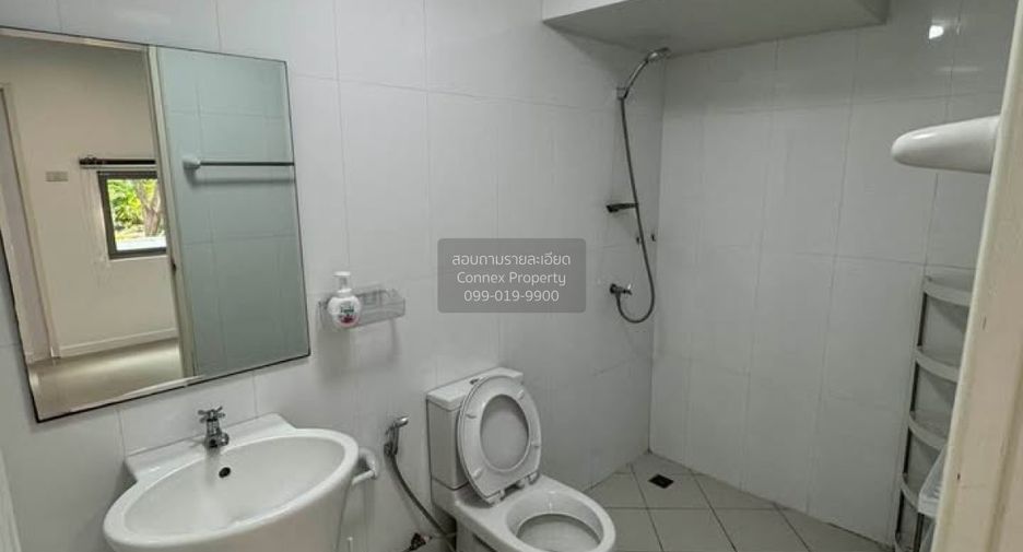 Casa adosada en alquiler de 3 habitaciones en Bang Lamung, Chonburi