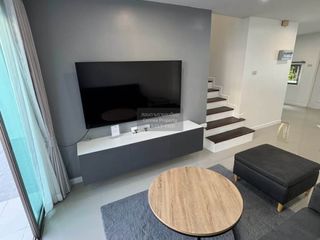 Casa adosada en alquiler de 3 habitaciones en Bang Lamung, Chonburi