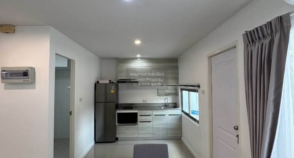 Casa adosada en alquiler de 3 habitaciones en Bang Lamung, Chonburi