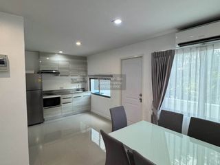 Casa adosada en alquiler de 3 habitaciones en Bang Lamung, Chonburi