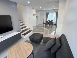 Casa adosada en alquiler de 3 habitaciones en Bang Lamung, Chonburi
