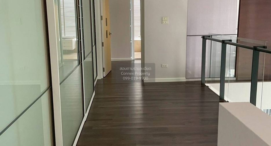For rent 3 bedrooms condo in Pathum Wan, Bangkok