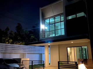 À louer 4 chambres maison à Bang Khun Thian, Bangkok