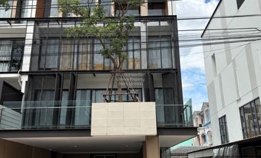 For rent 5 ベッドルーム townhouse in Suan Luang, Bangkok
