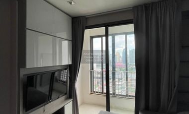 À louer 2 chambres condo à Huai Khwang, Bangkok