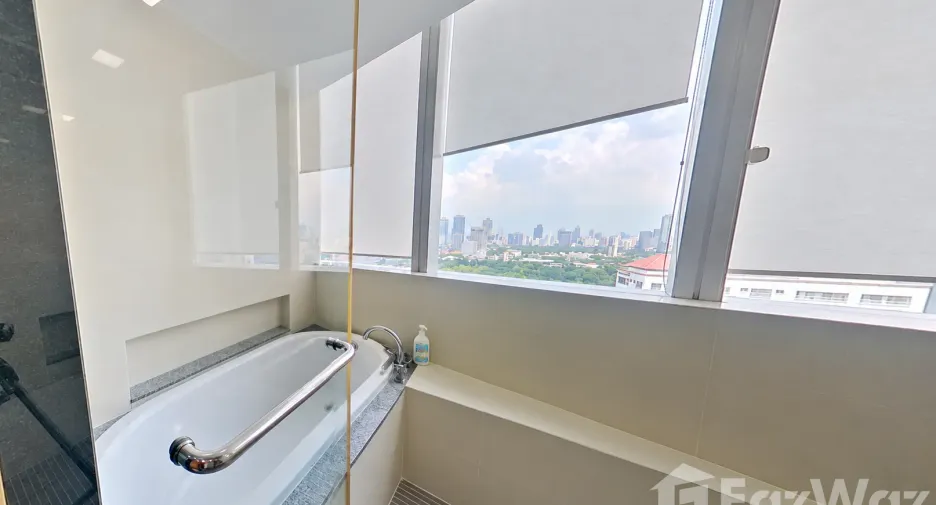 For sale 3 bedrooms condo in Khlong Toei, Bangkok