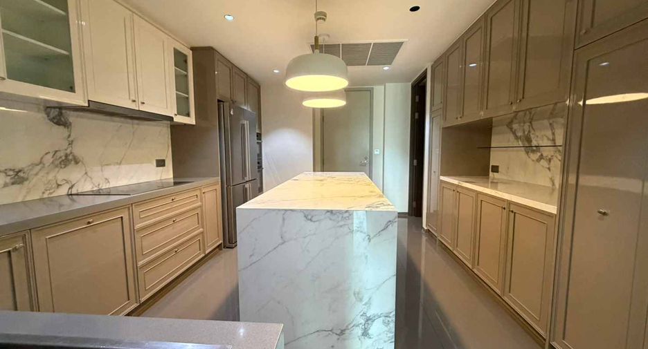 Condo en alquiler de 3 habitaciones en Yan Nawa, Bangkok