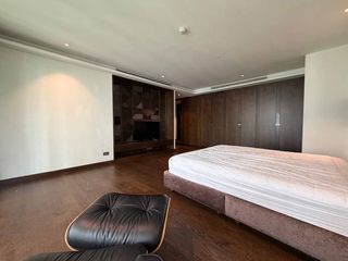 Condo en alquiler de 3 habitaciones en Yan Nawa, Bangkok
