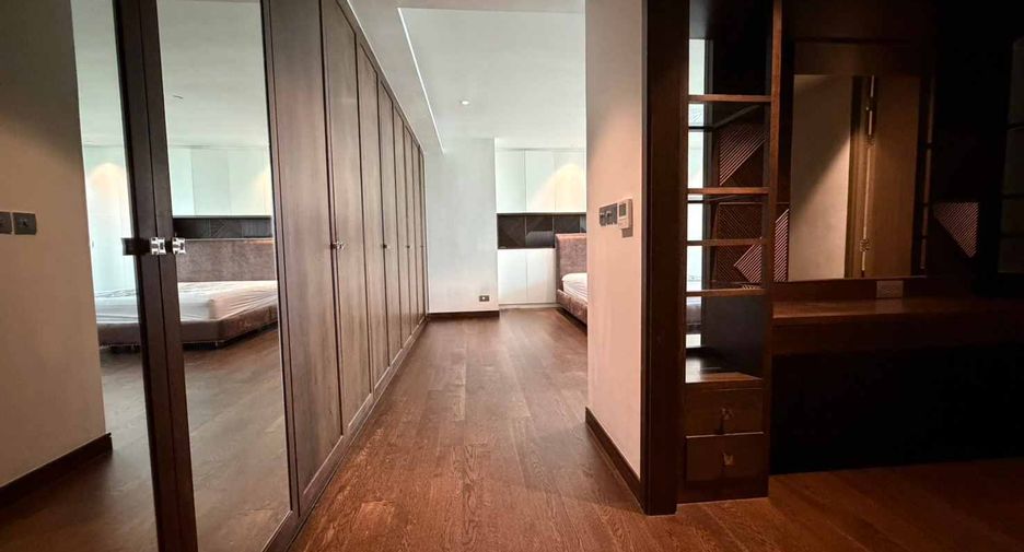 Condo en alquiler de 3 habitaciones en Yan Nawa, Bangkok