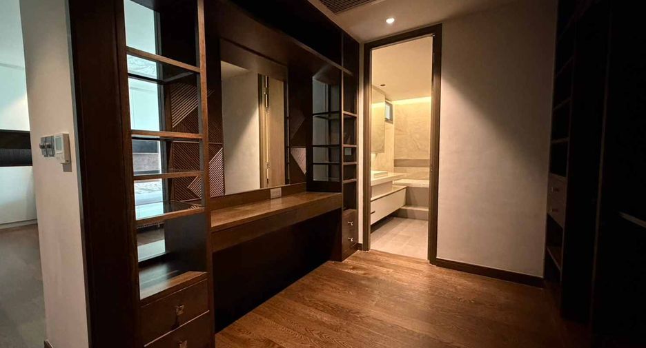 Condo en alquiler de 3 habitaciones en Yan Nawa, Bangkok