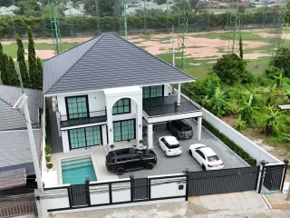 For sale 4 bedrooms villa in Bang Lamung, Chonburi