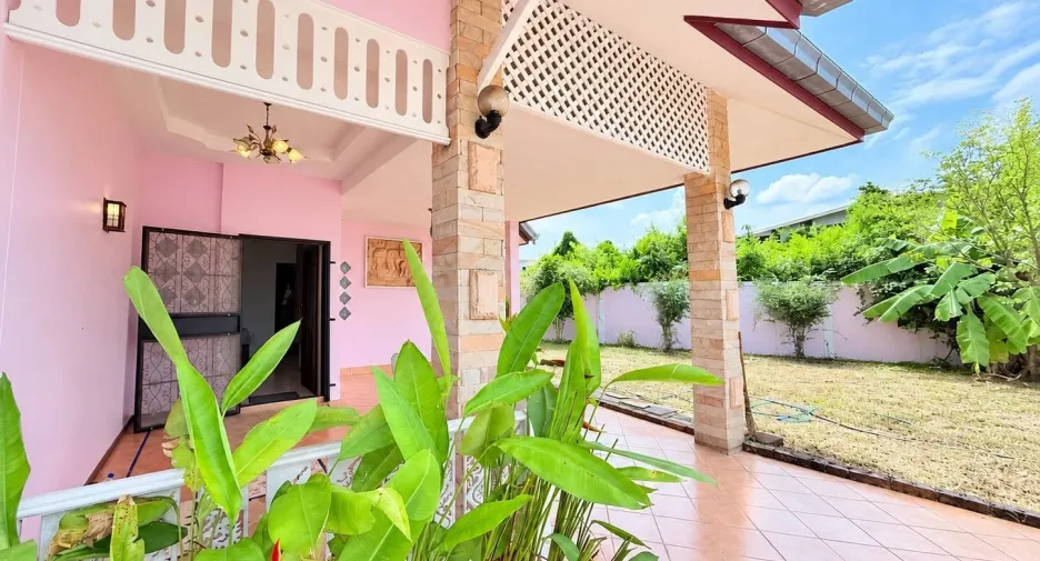 Casa en alquiler de 2 habitaciones en Bang Lamung, Chonburi