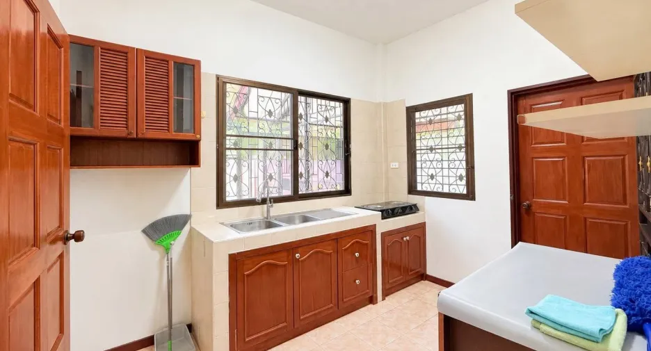 Casa en alquiler de 2 habitaciones en Bang Lamung, Chonburi