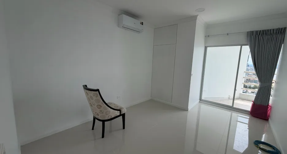 À louer 2 chambres condo 