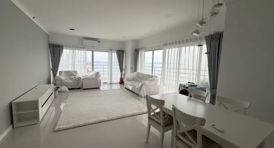 À louer 2 chambres condo 