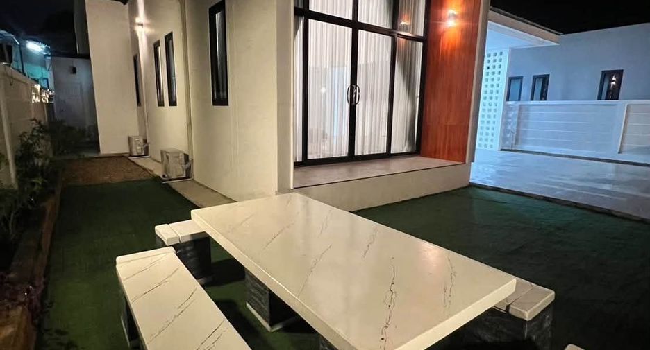 Haus zur Miete mit 3 Zimmer in Bang Lamung, Chonburi