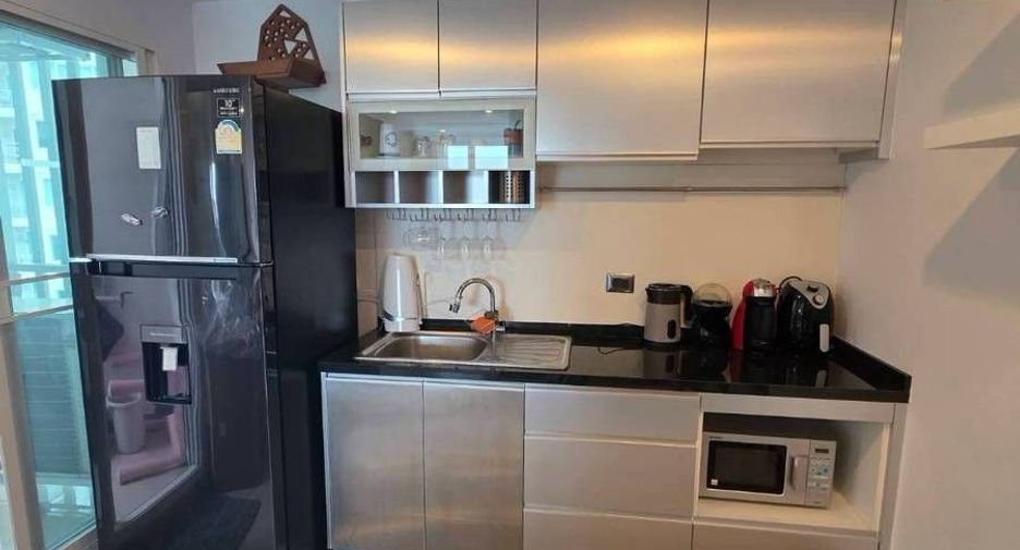 For sale 2 bedrooms condo in Huai Khwang, Bangkok