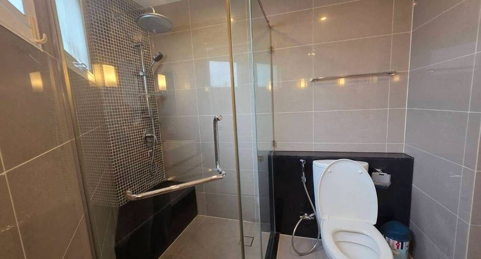 For sale 2 bedrooms condo in Huai Khwang, Bangkok