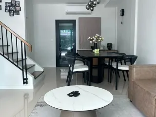 出租 3 卧室 联排别墅 在 Suan Luang, 曼谷