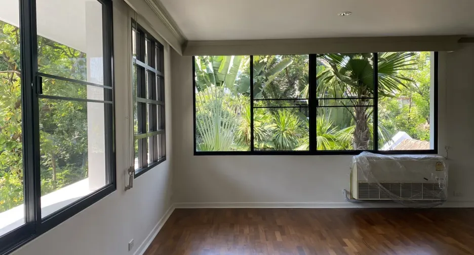 For rent 4 bedrooms house in Watthana, Bangkok