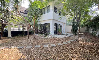 For rent 4 bedrooms house in Watthana, Bangkok