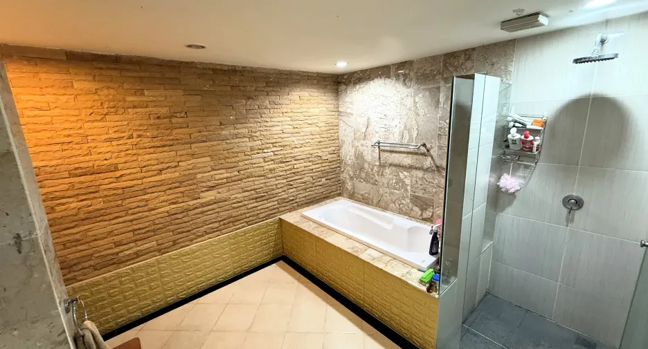 À vendre 2 chambres condo à Mueang Phuket, Phuket