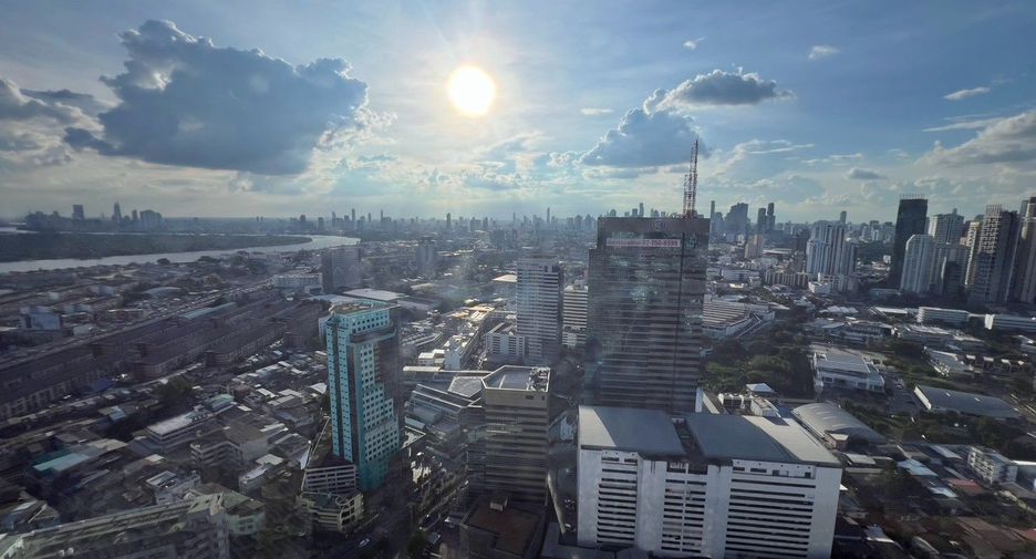 For rent 2 bedrooms condo in Khlong Toei, Bangkok