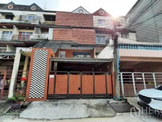 出售 5 卧室 联排别墅 在 Suan Luang, 曼谷