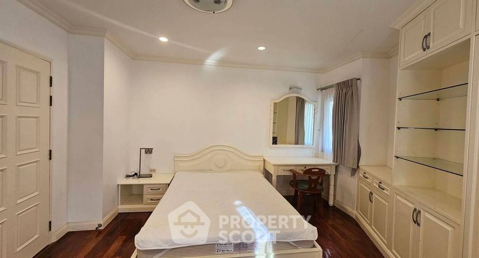 Condo en alquiler de 3 habitaciones en Watthana, Bangkok