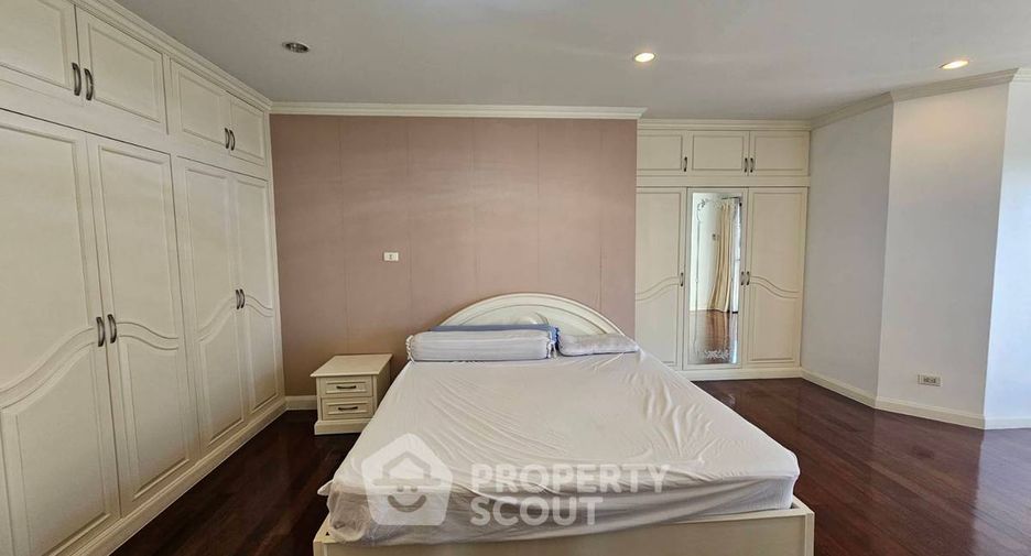Condo en alquiler de 3 habitaciones en Watthana, Bangkok